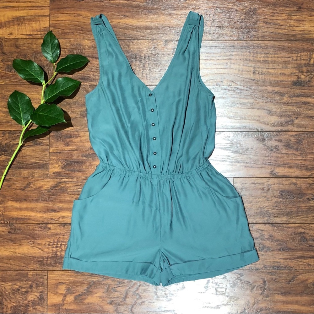 Kimchi Blue🌸romper XS
